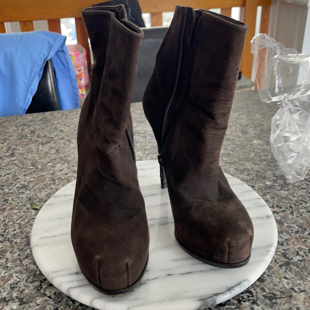 pour la victoire brown ankle boot size 6 leather